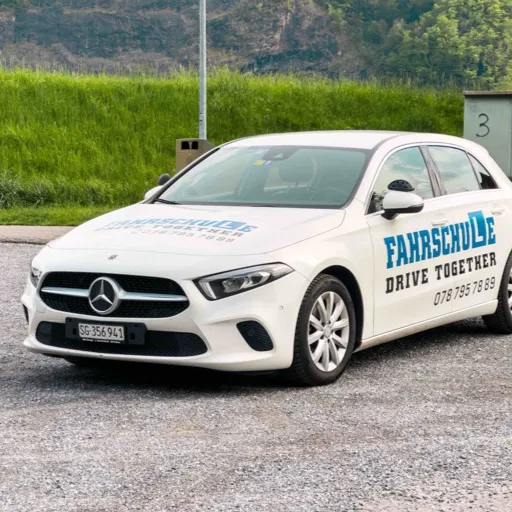 Drive Together Fahrschule Mercedes Auto von Vorne